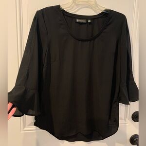 Versona Blouse with Ruffled 3/4 Length Sleeve with Slit.  
Sz Med